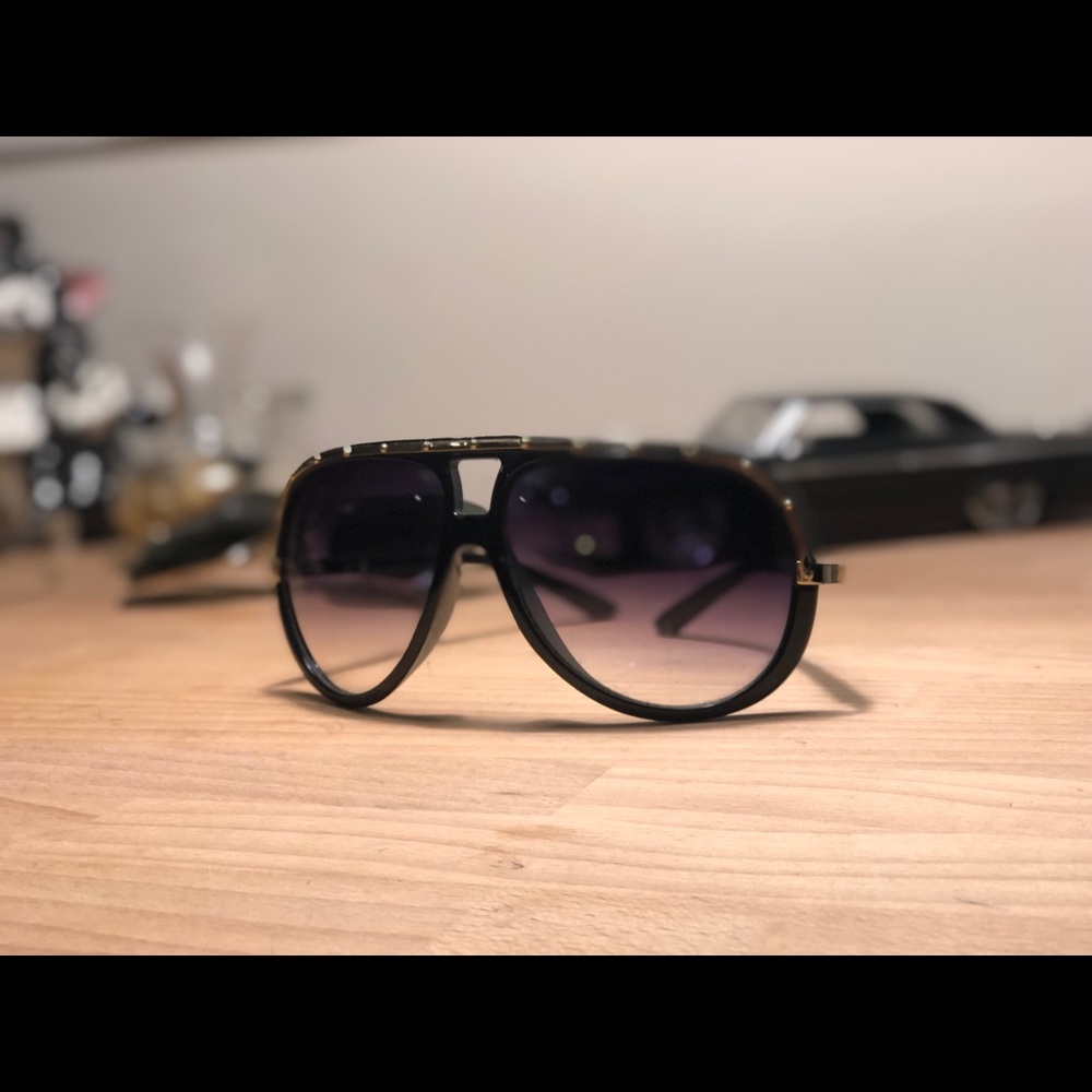 Marc Jacobs, Aviator, black frame w/ gold hardware